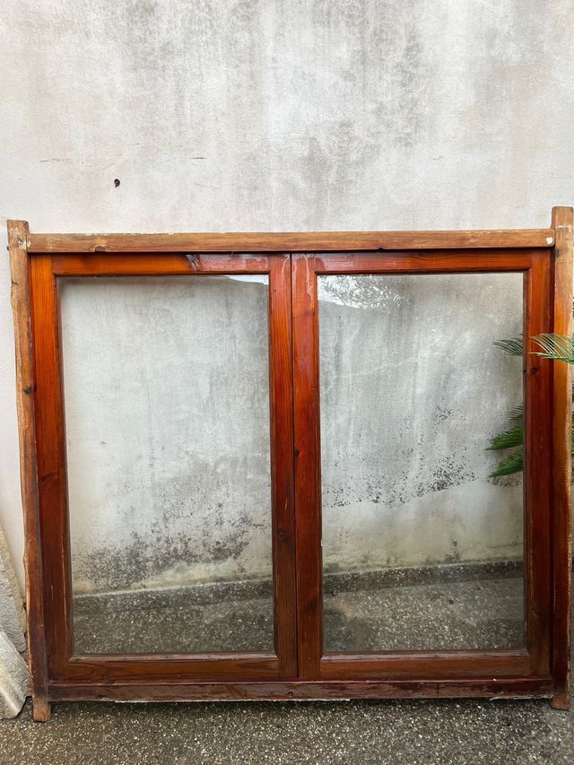 Ventana de abeto con marco