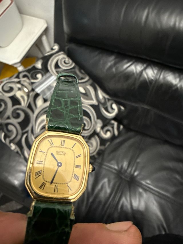 Reloj Seiko Tank Quartz Dorado