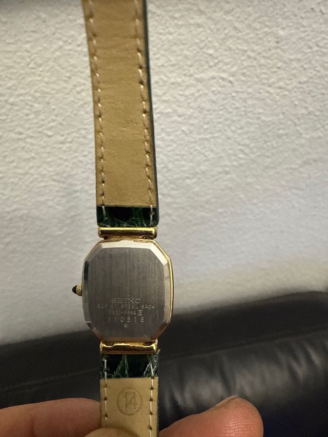 Reloj Seiko Tank Quartz Dorado