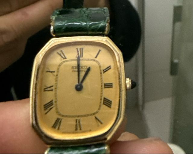 Reloj Seiko Tank Quartz Dorado