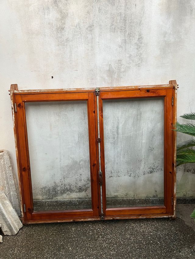 Ventana de abeto con marco