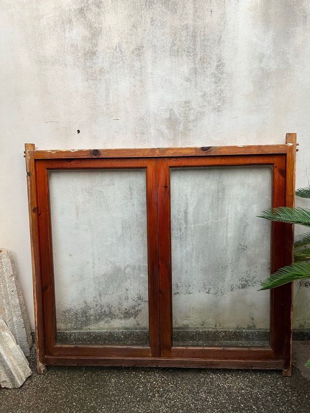 Ventana de abeto con marco