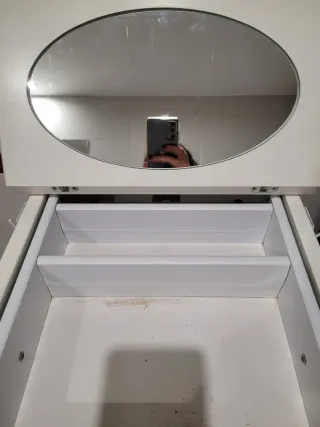 Mueble auxiliar blanco con puerta de cristal