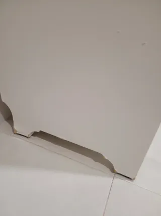 Mueble auxiliar blanco con puerta de cristal