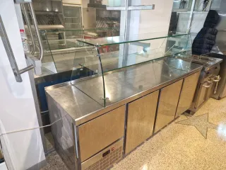 Vitrina nueva sin estrenar expositora cristal.