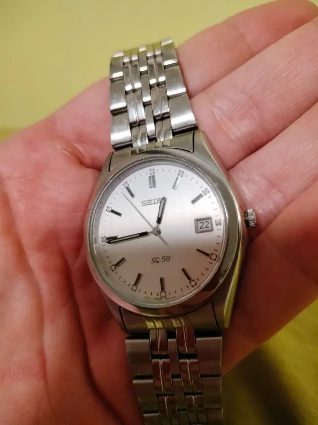 Reloj Seiko SQ 50 Plata y Blanco