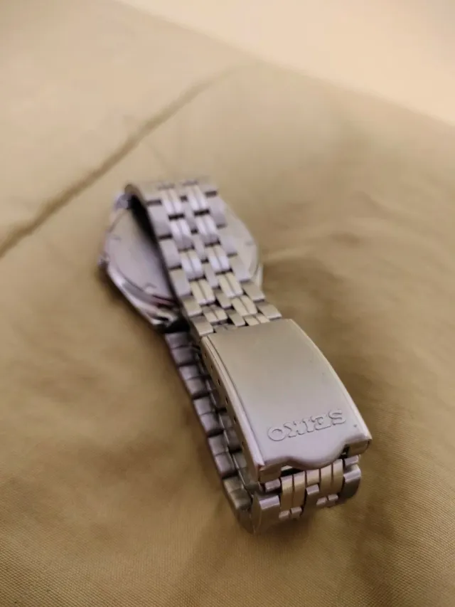 Reloj Seiko SQ 50 Plata y Blanco