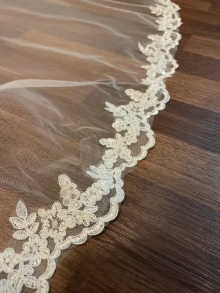 Velo de novia largo con encaje