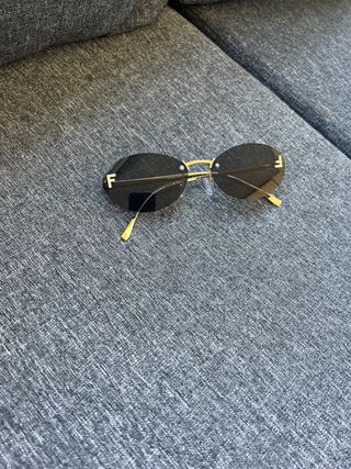 Occhiali da sole ovali neri