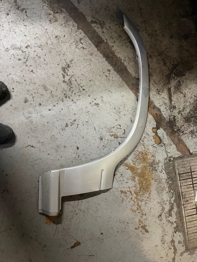 aletines  y pasos de rueda Vitara 2004