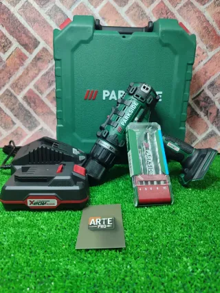 Taladro Parkside con batería y cargador