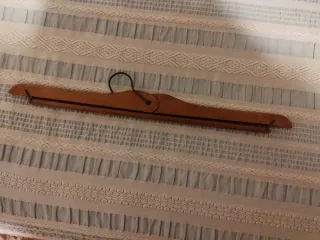 Perchas de madera antiguas