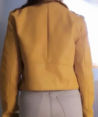 Cazadora cuero amarilla mujer