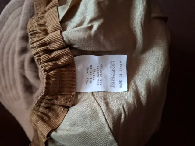 Gorra camel de lana. Camel.