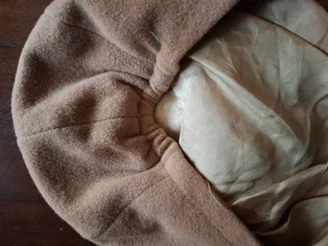 Gorra camel de lana. Camel.