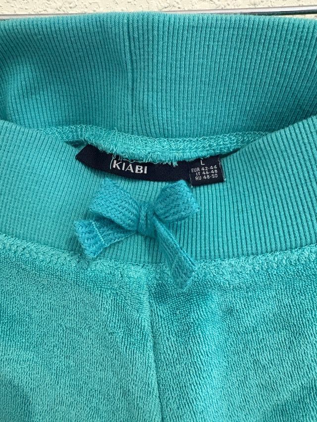 Pantalón corto deportivo verde azulado