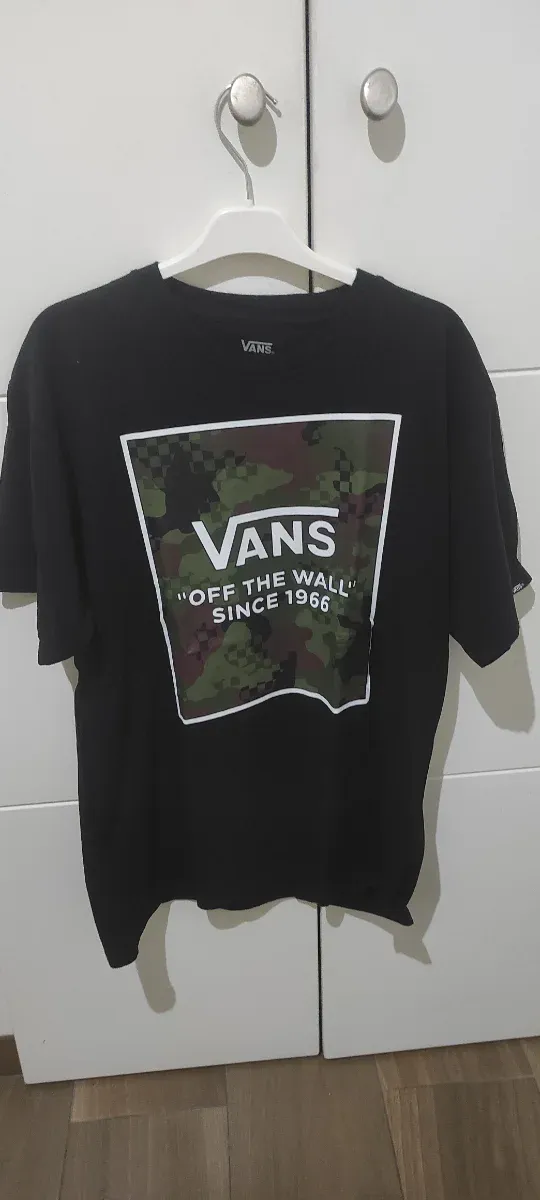 Lote 2 Camisetas Vans y Element Negras