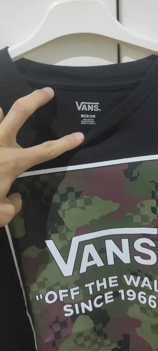 Lote 2 Camisetas Vans y Element Negras