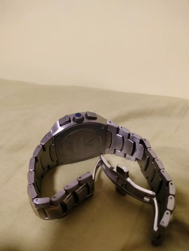 Reloj de pulsera con calavera