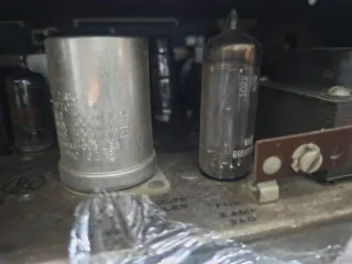 Equipo de sonido vintage con válvulas