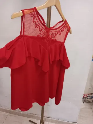 Elegante camiseta de vestir roja