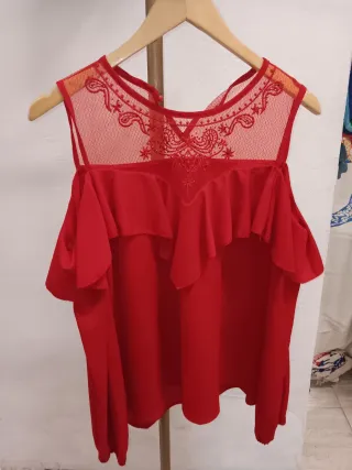 Elegante camiseta de vestir roja