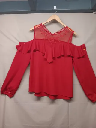 Elegante camiseta de vestir roja