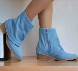 Botines azules de tela