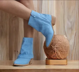 Botines azules de tela