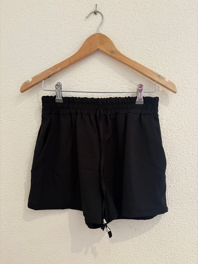 Pantalón corto negro