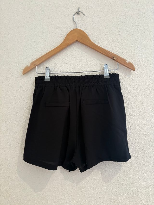 Pantalón corto negro