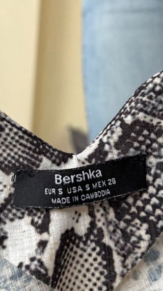 Top estampado serpiente