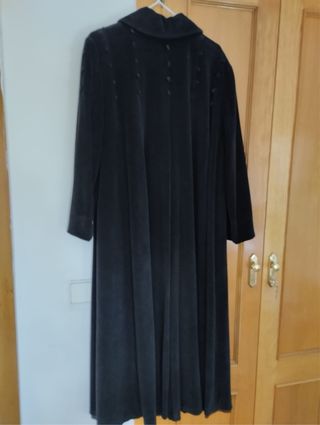 Abrigo capa diseño negro