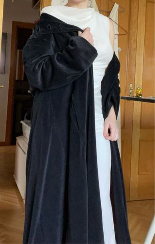 Abrigo capa diseño negro