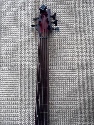 Bajo fretless Ibanez SRH505 afinado en EADGB