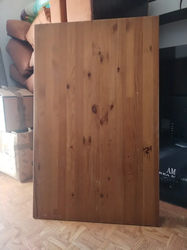 Mesa de comedor de madera