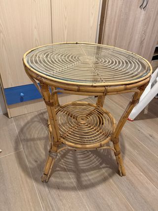 Tavolino ausiliario in rattan e vetro rotondo