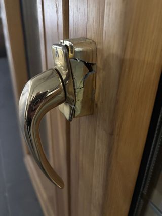 ventana mixta aluminio-madera dentro