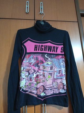 Camiseta Custo Barcelona Cuello Alto Estampada