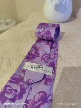 Cravatta Benetton floreale viola