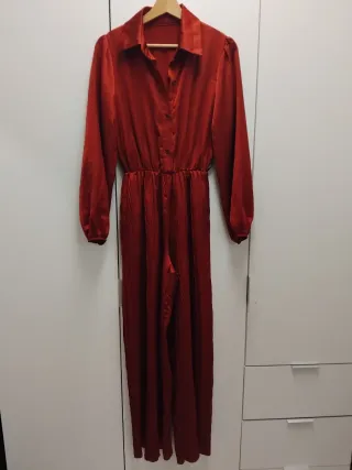 Mono rojo elegante talla S