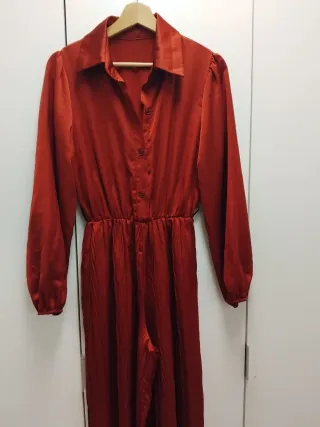 Mono rojo elegante talla S