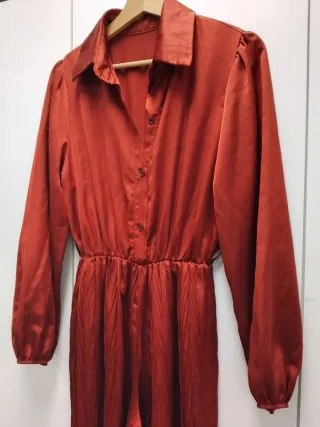 Mono rojo elegante talla S