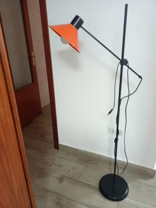 Lámpara de pie vintage naranja y negra
