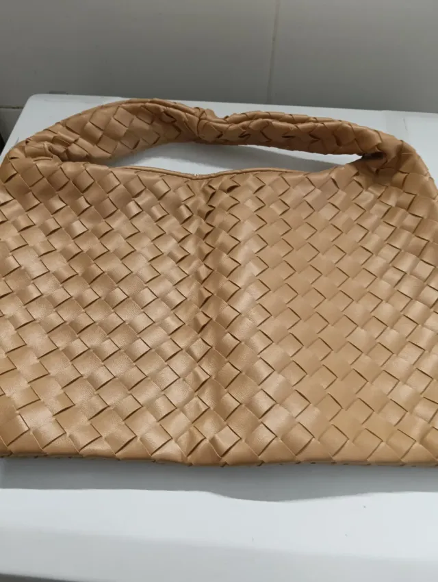 Bolso tejido beige