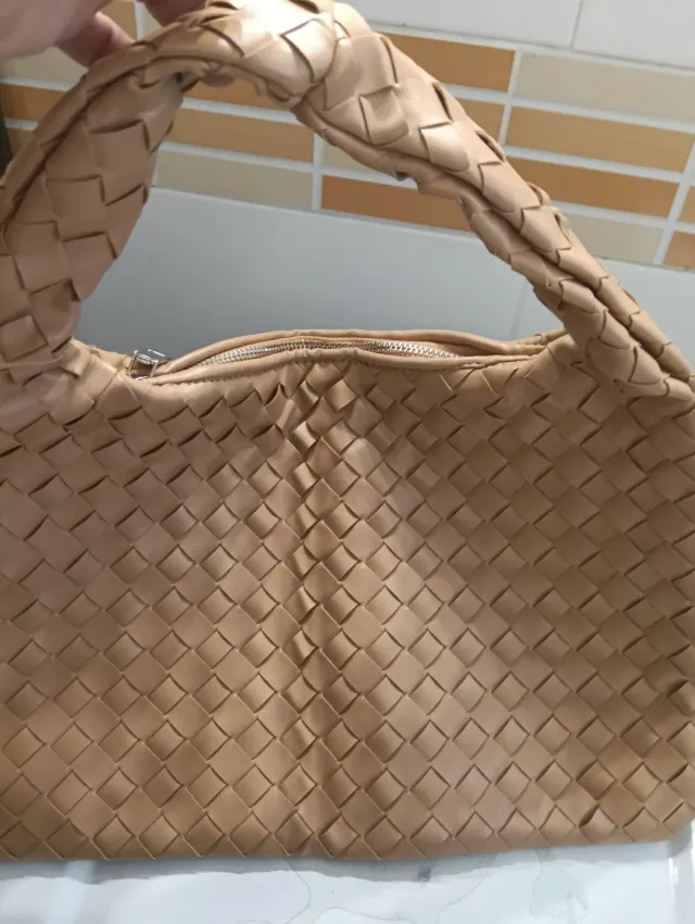 Bolso tejido beige