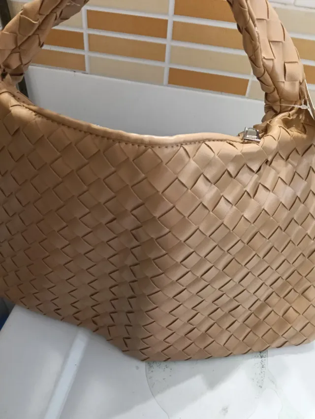 Bolso tejido beige