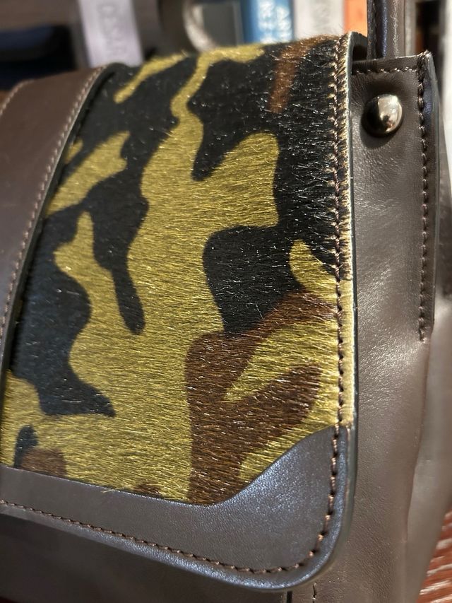 Bolso piel marrón y animal print