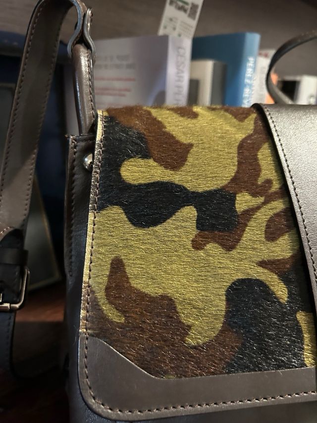 Bolso piel marrón y animal print