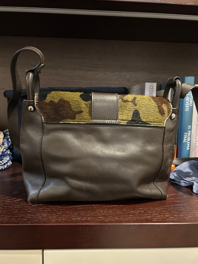 Bolso piel marrón y animal print